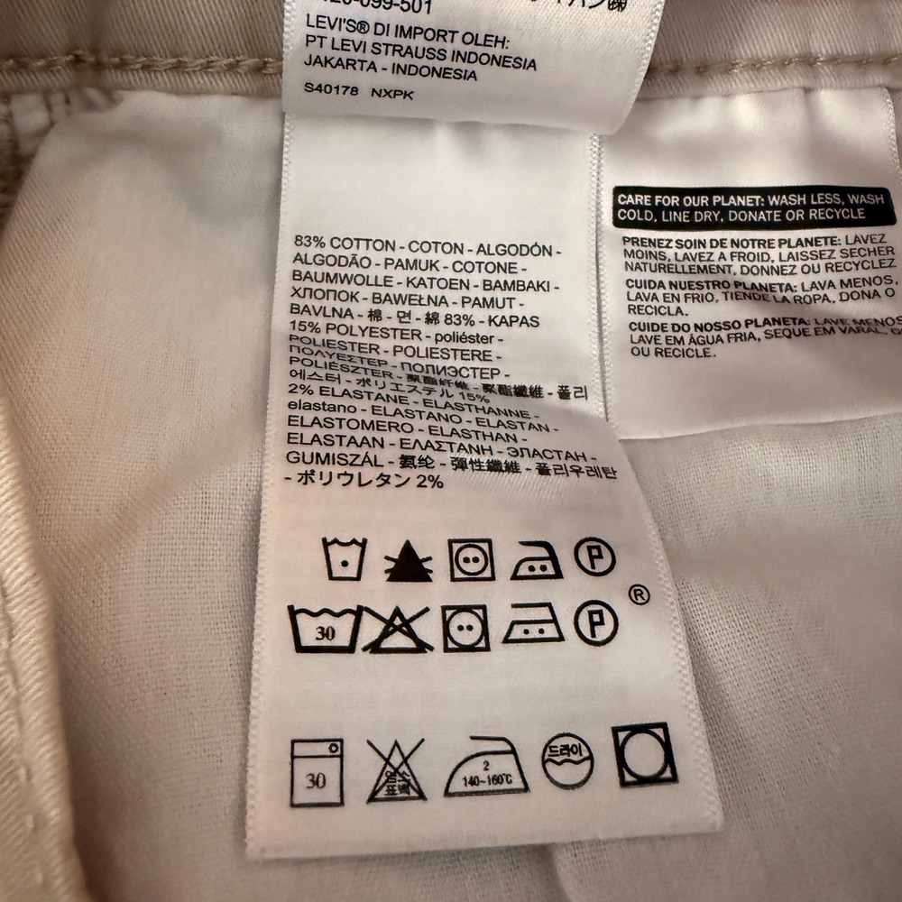 Levi's Mid Length Women's Shorts Size 30 Beige Camouflage Casual - Picture 6 of 9